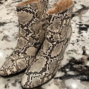 Women's Chase and Chloe Snake Print Boots Size 7